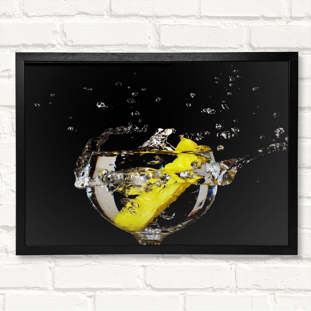 Gin And Tonic Lemon Splash - Closed Corner Frame Kunstdrucke auf Holz