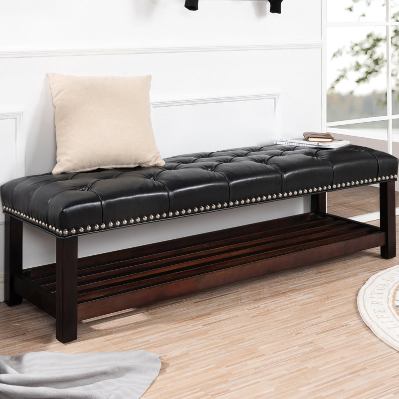 Banc rembourré pour chambre à coucher et entrée. Base en bois avec siège élastique pleine éponge. Construire. Housse de protection souple. Structure en bois massif, pieds en bouleau. Banc noir confortable pour hall d'entrée.