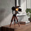 Lampe de table à trépied industrielle Novan, projecteur décoratif réglable avec support en bois, lampe de style cinéma rétro pour le salon, la chambre à coucher et le bureau