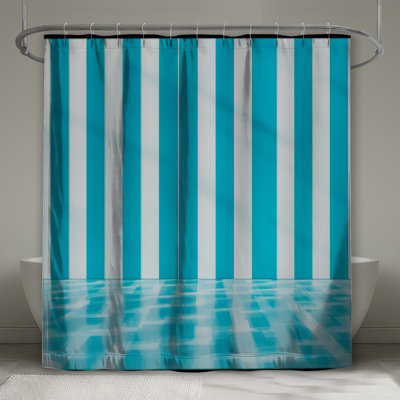 Rideaux de douche à rayures verticales bleues et blanches