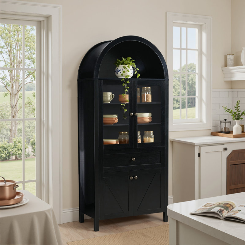Armoire en dôme, noyer, faite de matériaux de haute qualité et de fabrication antique, avec un grand espace de rangement