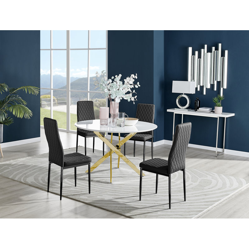 Ensemble repas pour quatre personnes