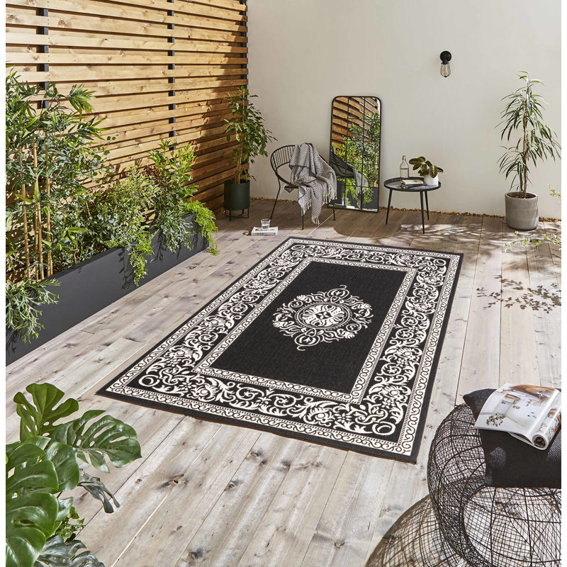 Magnifique tapis intérieur / extérieur noir Ramos, Rectangle 5 pi 3 po x 7 pi 7 po