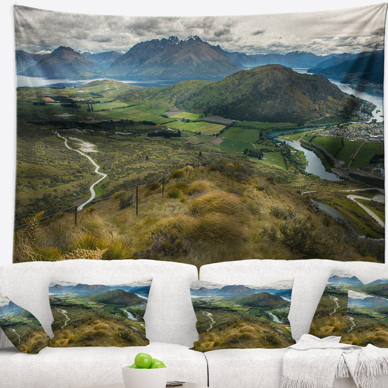 Les champs en polyester et les hills en tapisserie de nouvelle-zélande avec accessoires suspendus inclus, H 78 po x l 92 po