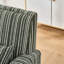 Fauteuil d'appoint moderne rembourré avec garniture cloutée, rembourrage en mousse haute densité et structure en bois massif pour une assise polyvalente.-50012812