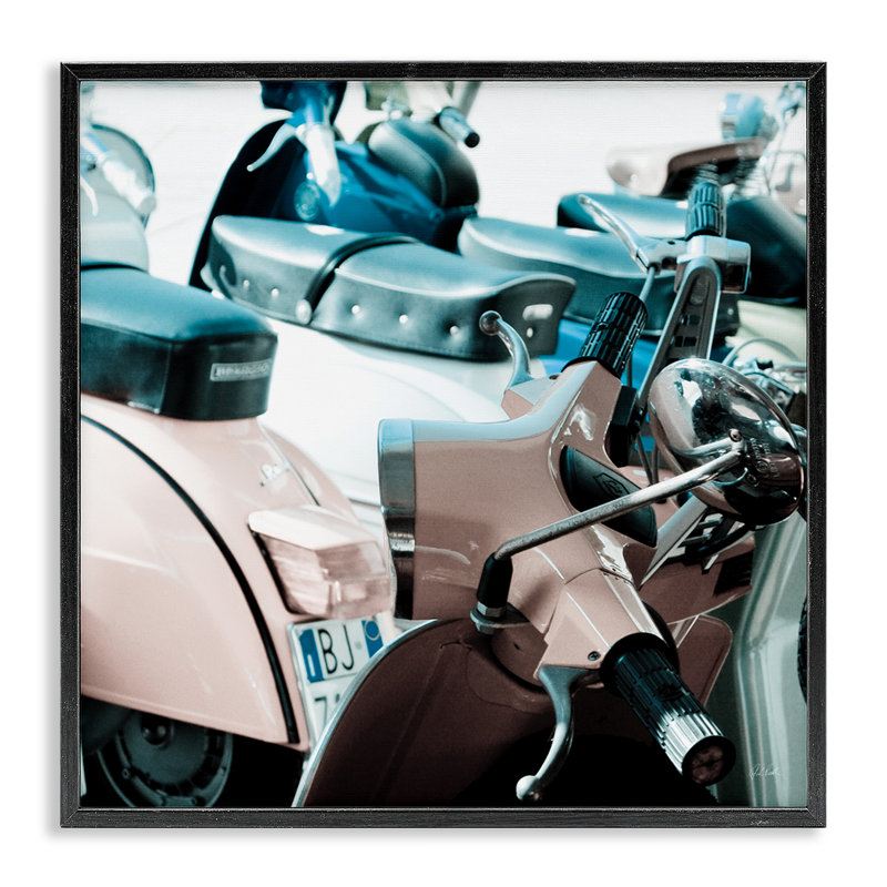  Art rétro de giclée sur scooter italien par Deborah Revell, H 24 po x l 24 po, Giclée encadrée noir minuit