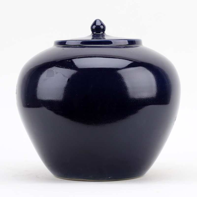 Pot en porcelaine fait à la main