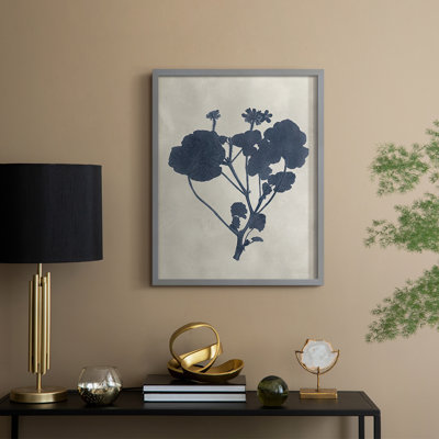 Reproduction encadrée de fleurs bleu marine pressées II - bois massif