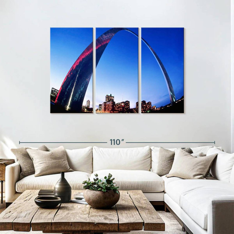Famous St. Louis Gateway Arch, 48" H x 74" W