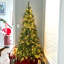 Demi-arbre de Noël pré-éclairé-391691429