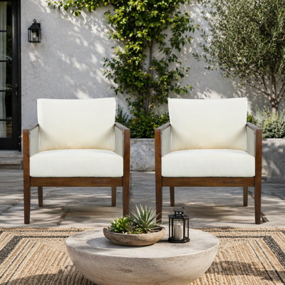 Chaises club d'extérieur (ensemble de 2), structure en bois d'acacia avec dossier en corde, coussins beiges hydrofuges pour patio / cour arrière / terrasse, brun foncé