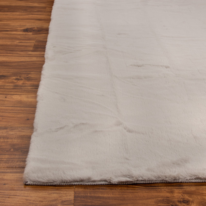 Badini Faux Fur Indoor Rug, Round 5'3"