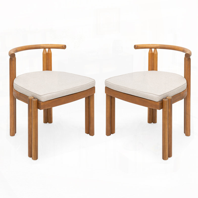 Chaise en bois sans accoudoirs