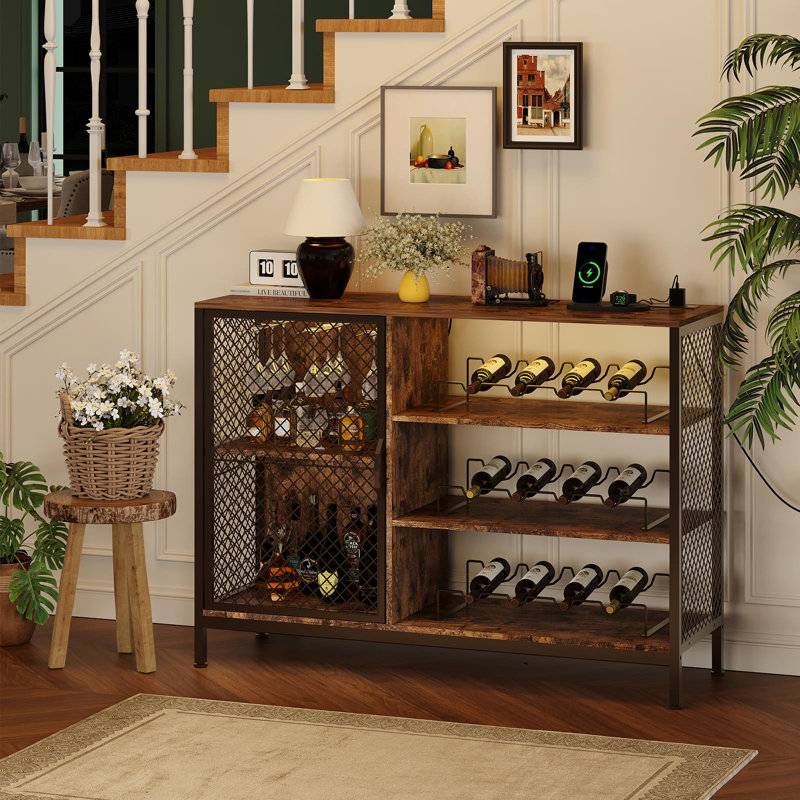 Armoire à vin industrielle avec lumières DEL et prises - brun rustique, porte en filet métallique, support pour 12 bouteilles, bar à café - 42 x 14 x 31 po, brun rouille