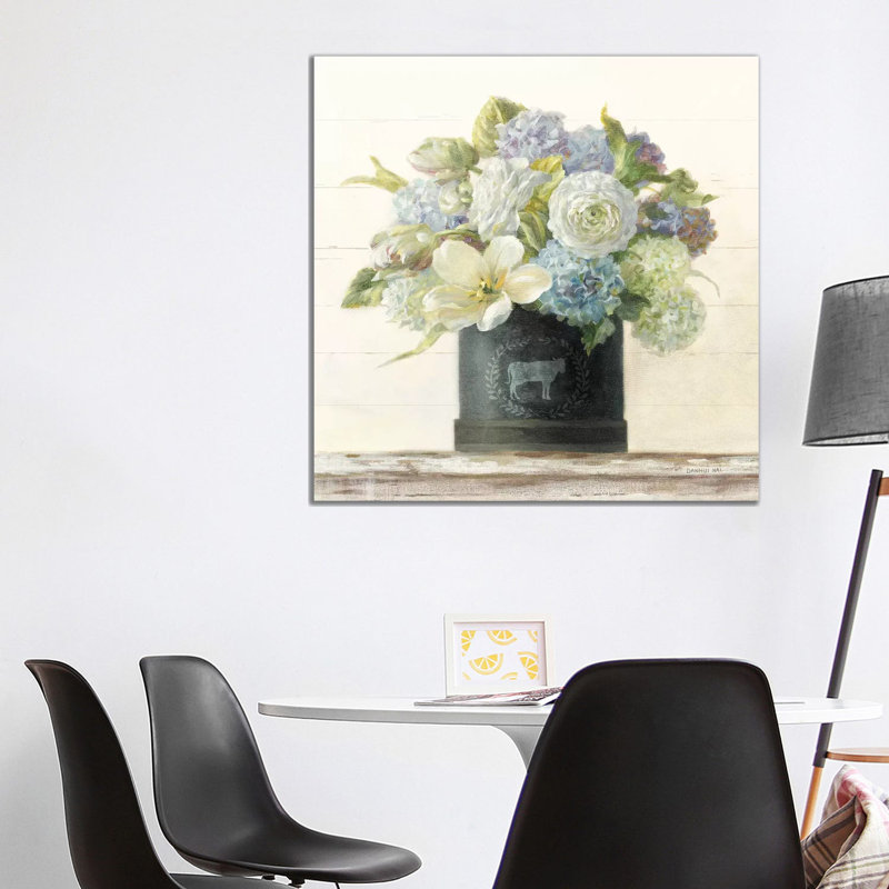 Tulipes dans une boîte à chapeaux par Danhui Nai - reproduction d'art, Toile tendue, Pas de tapis