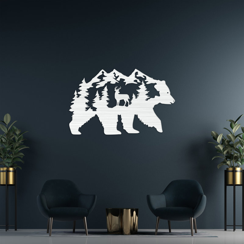 Art mural en forme d'ours avec arbres, paysage de montagne et cerfs - ACM, Argent, H 20 po x l 32 po x P 0,25 po