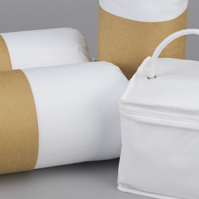 Ensemble de literie pour lit très grand divisé - 2 coussins, drap double couture, protège-matelas avec squames pour animaux de compagnie et résistance aux liquides, Essentials blancs