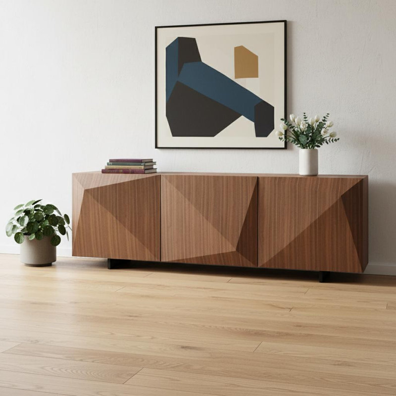 Table buffet 87 "en bois de noyer sculpté avec trois portes