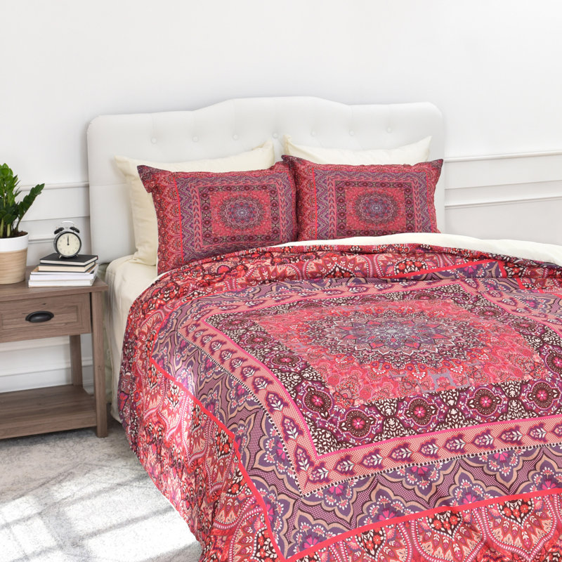 Aimee St Hill Polyester Geometric Shapes Duvet Cover, Red, Queen Duvet Cover + 2 Standard Shams