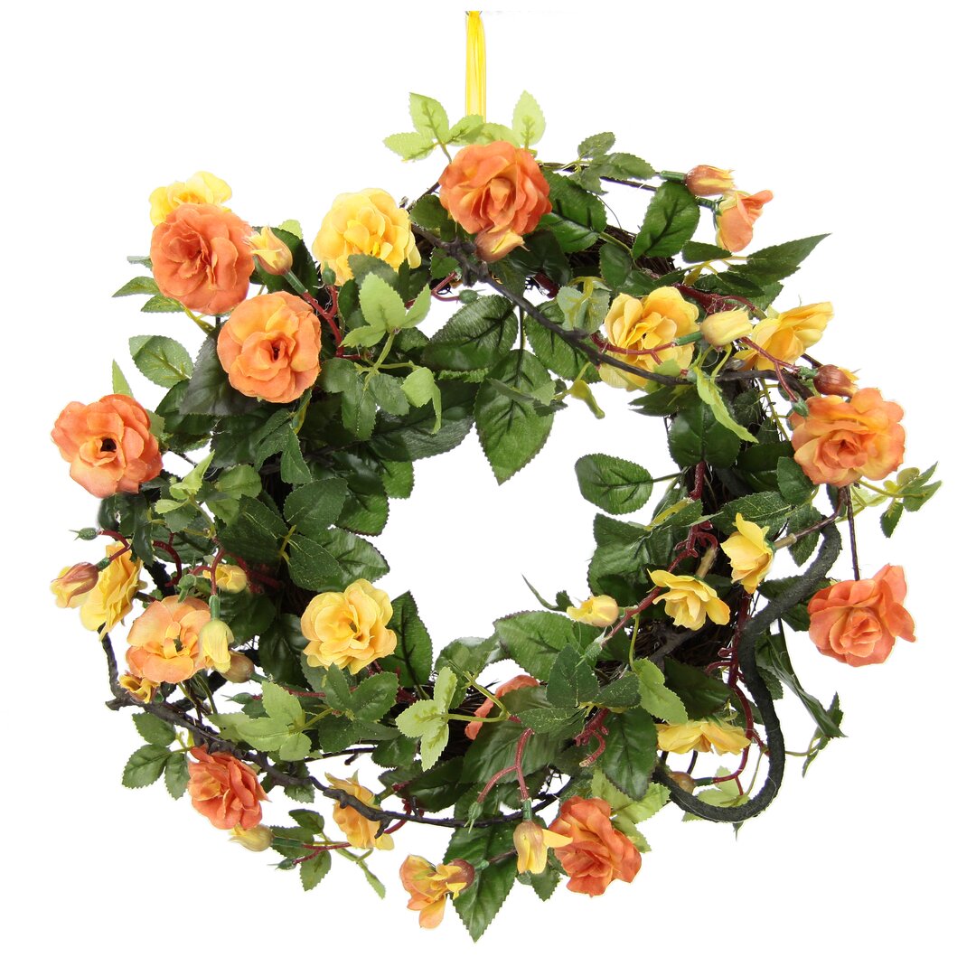 Kranz aus Rosen, Rosenkranz, Wandkranz, Blumenkranz, Blumenkranz, dekoriert, Wanddekoration, Blumen, Kunstblume, Vordert...