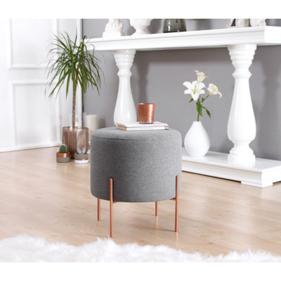 Élégant pouf bohémien, gris | 50% coton / 50% lin, 16,5 po x 15,7 po | 35 éponges orthopédiques, 5,9 pouces de hauteur | Pieds en fer cuivré | Parfait pour la décoration d'hôtel et de maison, confortable et chic