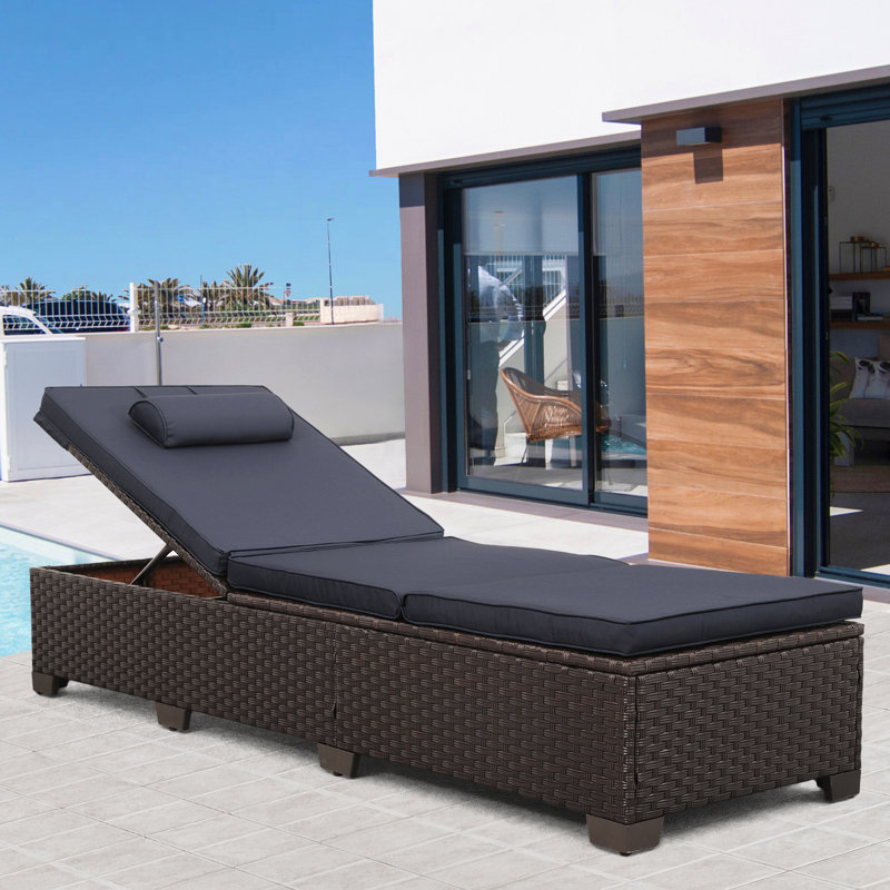 Chaise longue d'extérieur en osier l 26 po x P 79 po avec coussin et appui-tête, Marine