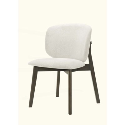 Ensemble contemporain de deux chaises d'appoint en chenille Mallin pour un siège confortable et élégant dans n'importe quelle pièce