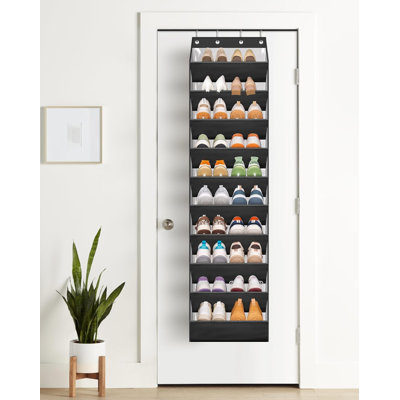 Ce range-chaussures à suspendre pour garde-robe possède des portes transparentes et des poches profondes et peut contenir jusqu'à 20 paires de chaussures et de bottes.