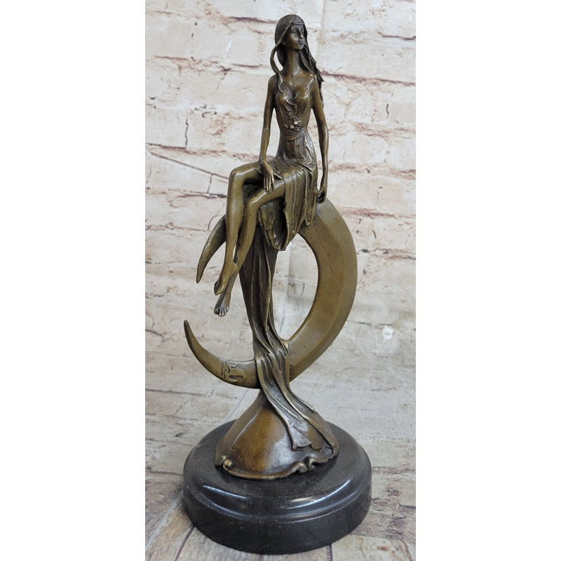 Figurine signée Mavchi Vénus sur la lune