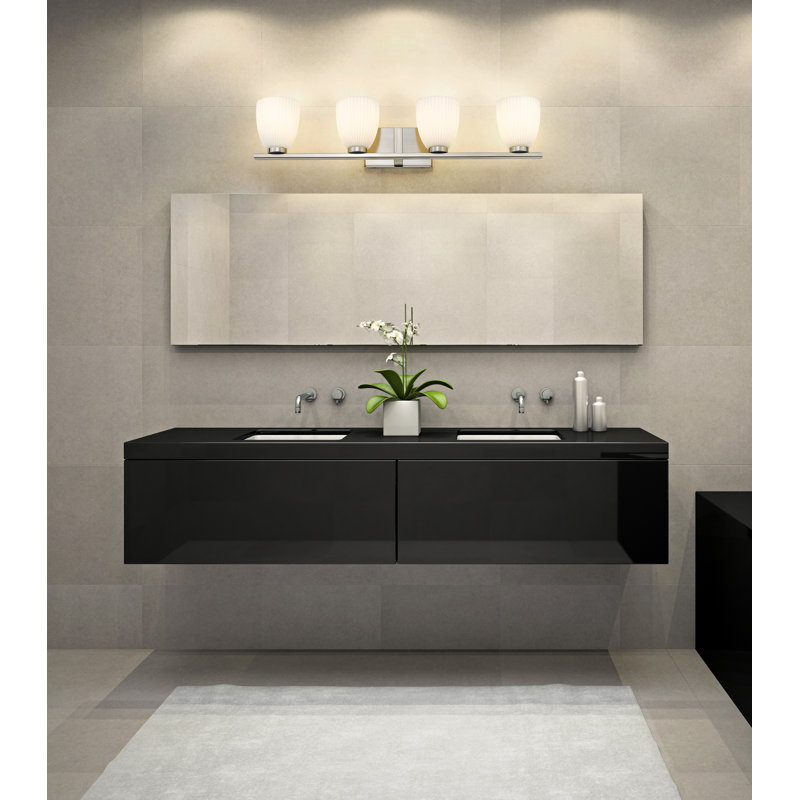 Coiffeuse Mateo, Quatre lumières, H 6,5 po x l 32 po x P 6,5 po, Nickel brossé