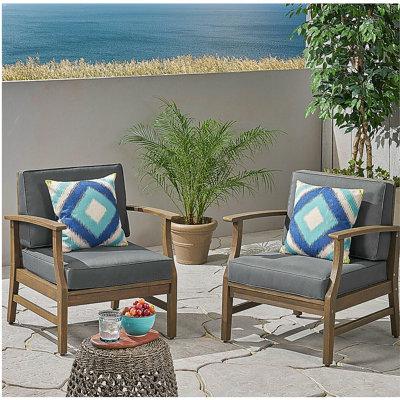ly suited for relaxing, comfortable living room armchairs