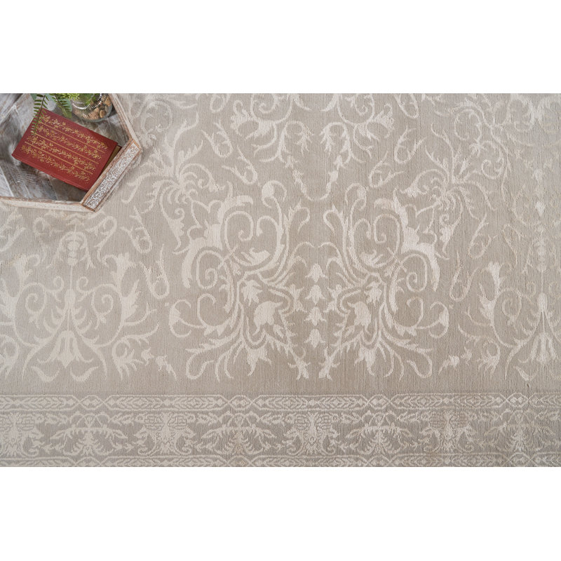 Velvet hand-knotted Silk Ivory/Silver Area Rug, 8'X10'