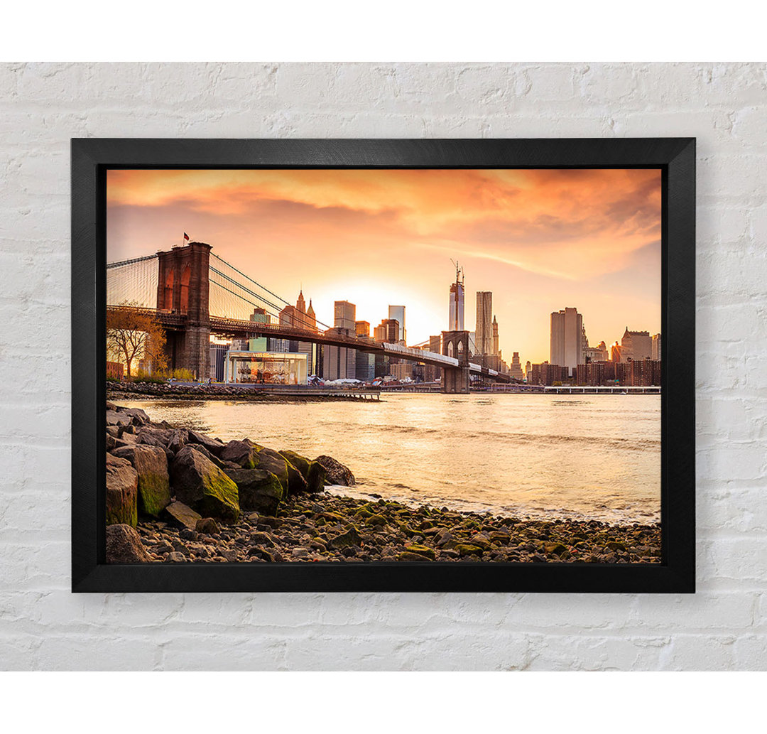 As The Sun Comes Up Over The Brooklyn Bridge - Einzelne Bilderrahmen Kunstdrucke