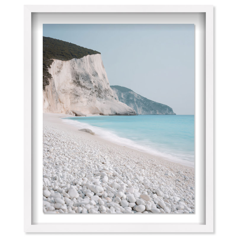 Falaises de craie II, impression de paysage et de nature encadrées par Oliver Gal, H 31,5 po x l 25,5 po, Cadre blanc