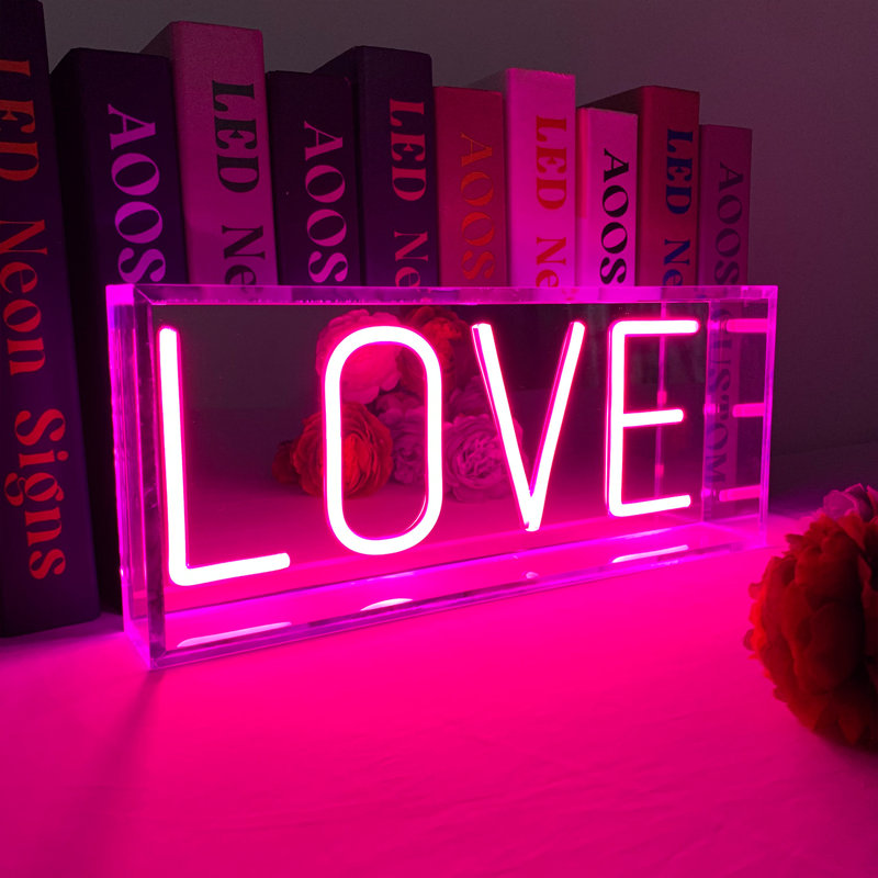 Boîte à enseignes lumineuses 14 po Love