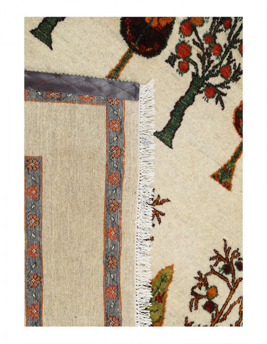 Fine Hand knotted Persian Gabbeh rug 5'1'' X 6'9''