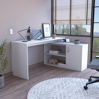 Bureau en L, armoire à une porte, deux tablettes ouvertes, deux tablettes intérieures (bureau)