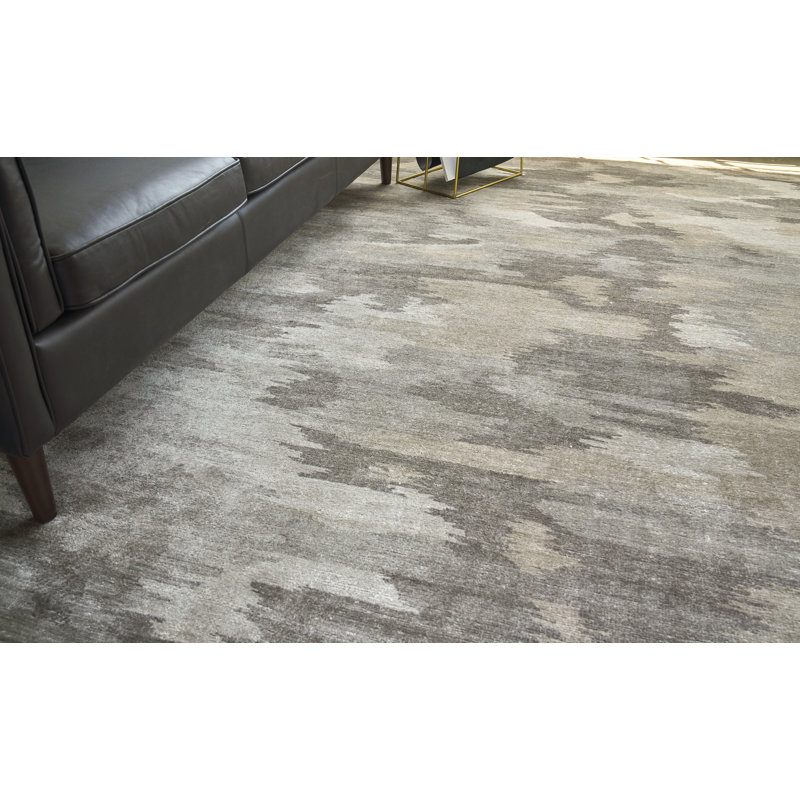 Silk Abstract Area Rug in Light Silver/Gray, Rectangle 9'6" x 17'