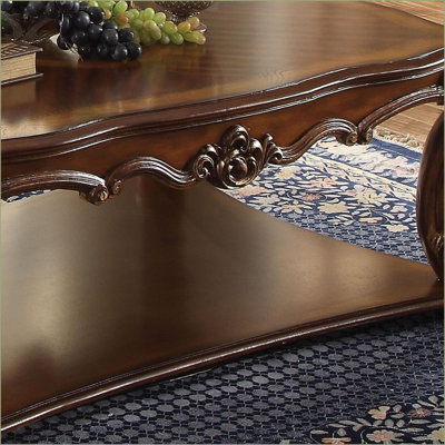 Table basse élégante à finition cerisier avec garniture défilée Tablette inférieure