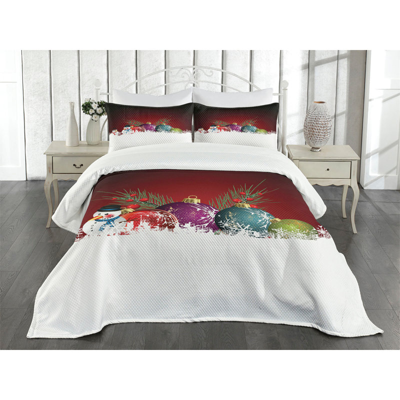White Quilted Queen Bedspread Set with Festive Design