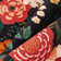 Tapis cerise lavable à la machine à motif floral noir