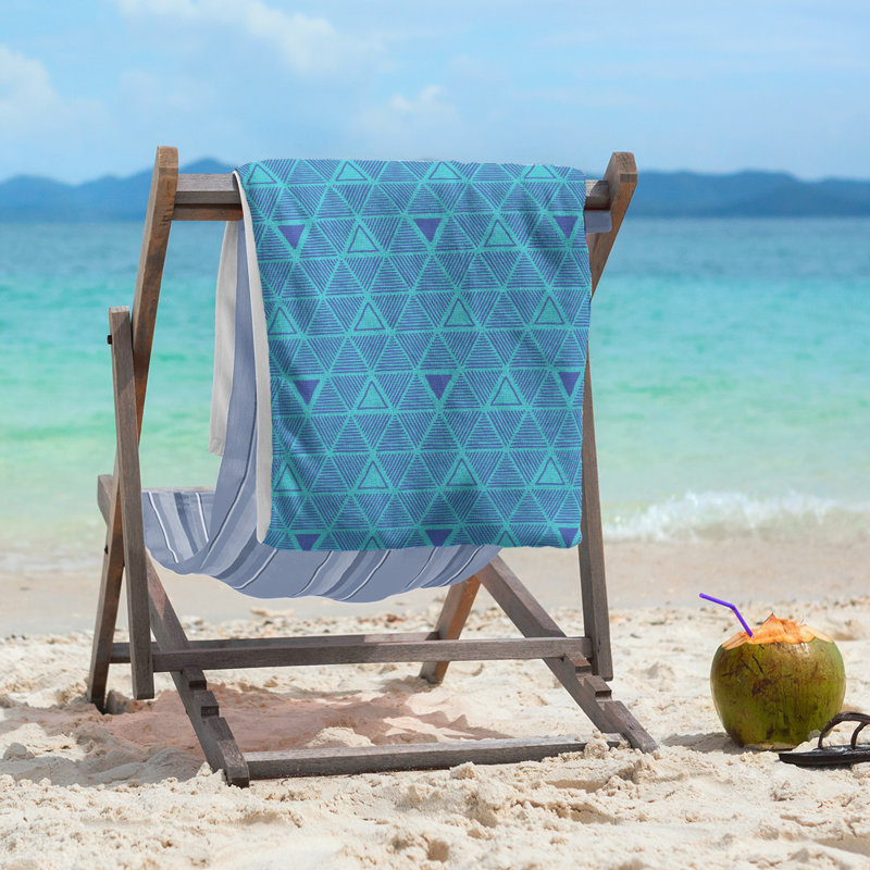 Serviette de plage classique à motif de triangles dessinés à la main, Bleu / ciel