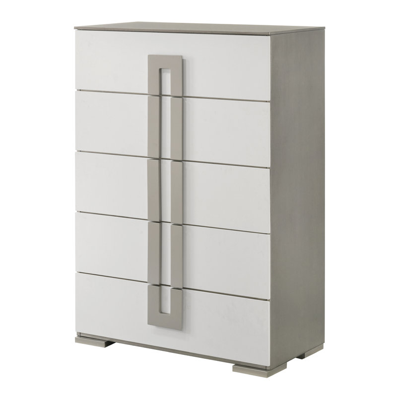 Kyrstyn Chest