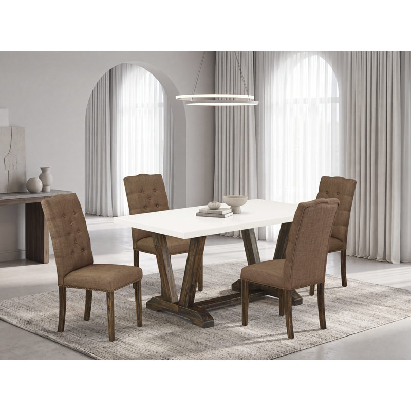 L'ensemble de table de salle à manger 5 pièces comprend une table rectangulaire blanc cassé (blanc cassé) et 4 chaises rembourrées en tissu brun avec dossier capitonné - finition jacobine patinée