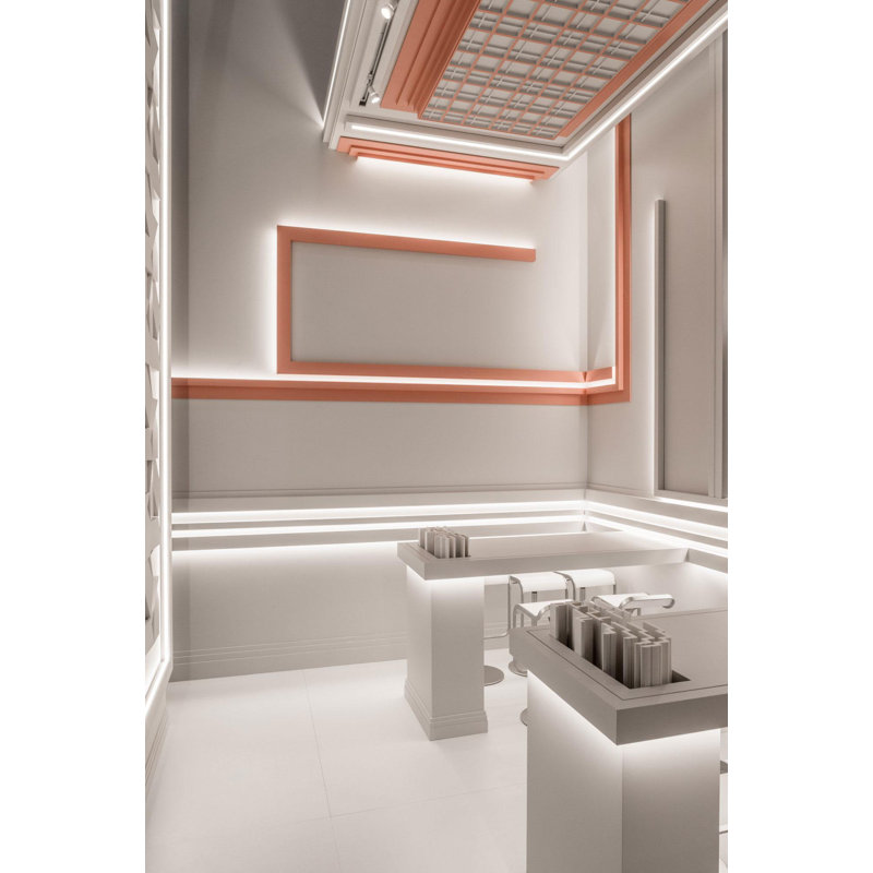 Plastique blanc apprêté de 0,62 po de largeur x 78 po de largeur x 4,75 po de longueur