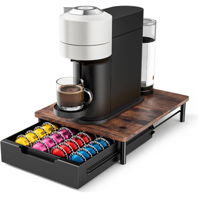Organisateur de tiroir à café pour Nespresso Vertuo, conception à fente flexible brevetée pouvant contenir jusqu'à 40 grandes capsules, aspect bois rustique, se range sous les machines à café