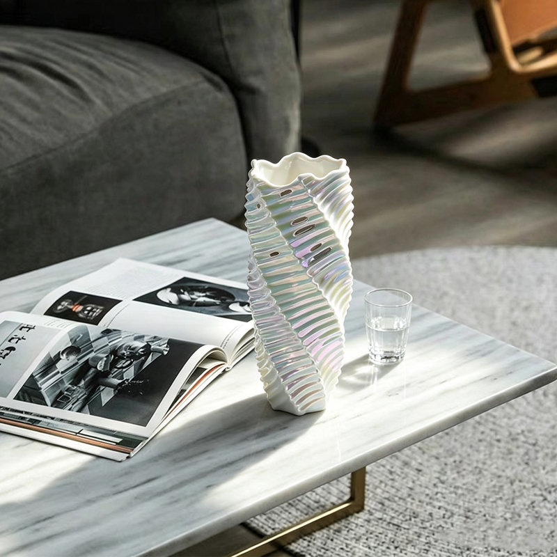Vase de table moderne en céramique texturée, 18.70"H x 8.27"L x 8.27"W