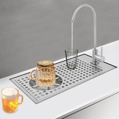 Laveur de verres avec lavabo et robinet