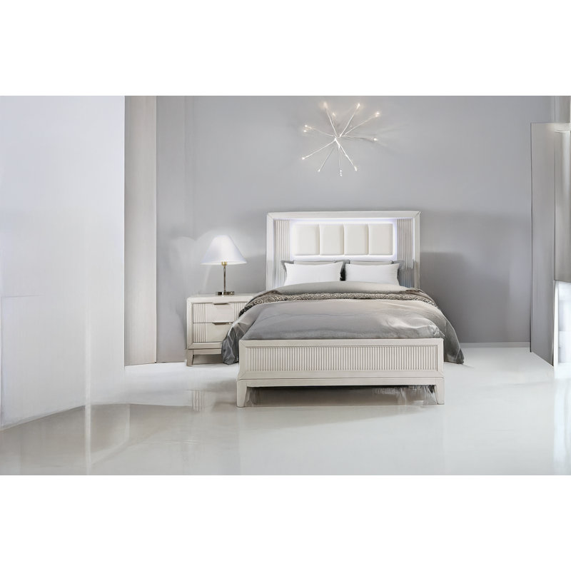 Marcel Antique White Upholstered LED Panel Bedroom Set, Très grand