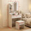 Ensemble de coiffeuse élégante avec miroir lumineux et éclairage, comprend un support pour sèche-cheveux et une chaise, miroir de coiffeuse réglable en 3 couleurs avec rangement à 3 tiroirs, finition blanche.